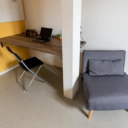 Centre Avec Parking Prive * שולה